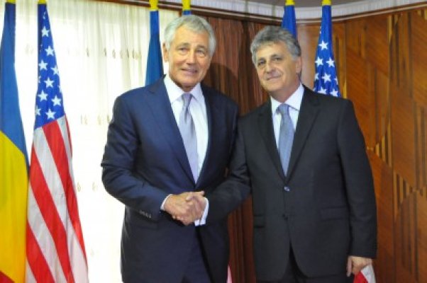 Mircea Duşa şi secretarul american al Apărării, Chuck Hagel, se află la Constanţa. SUA îşi va intensifica prezenţa în Marea Neagră